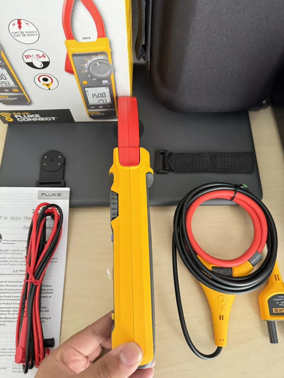 FLUKE 393 FC CAT III 1500 V True-rms Clamp Meter - NEW SEALED