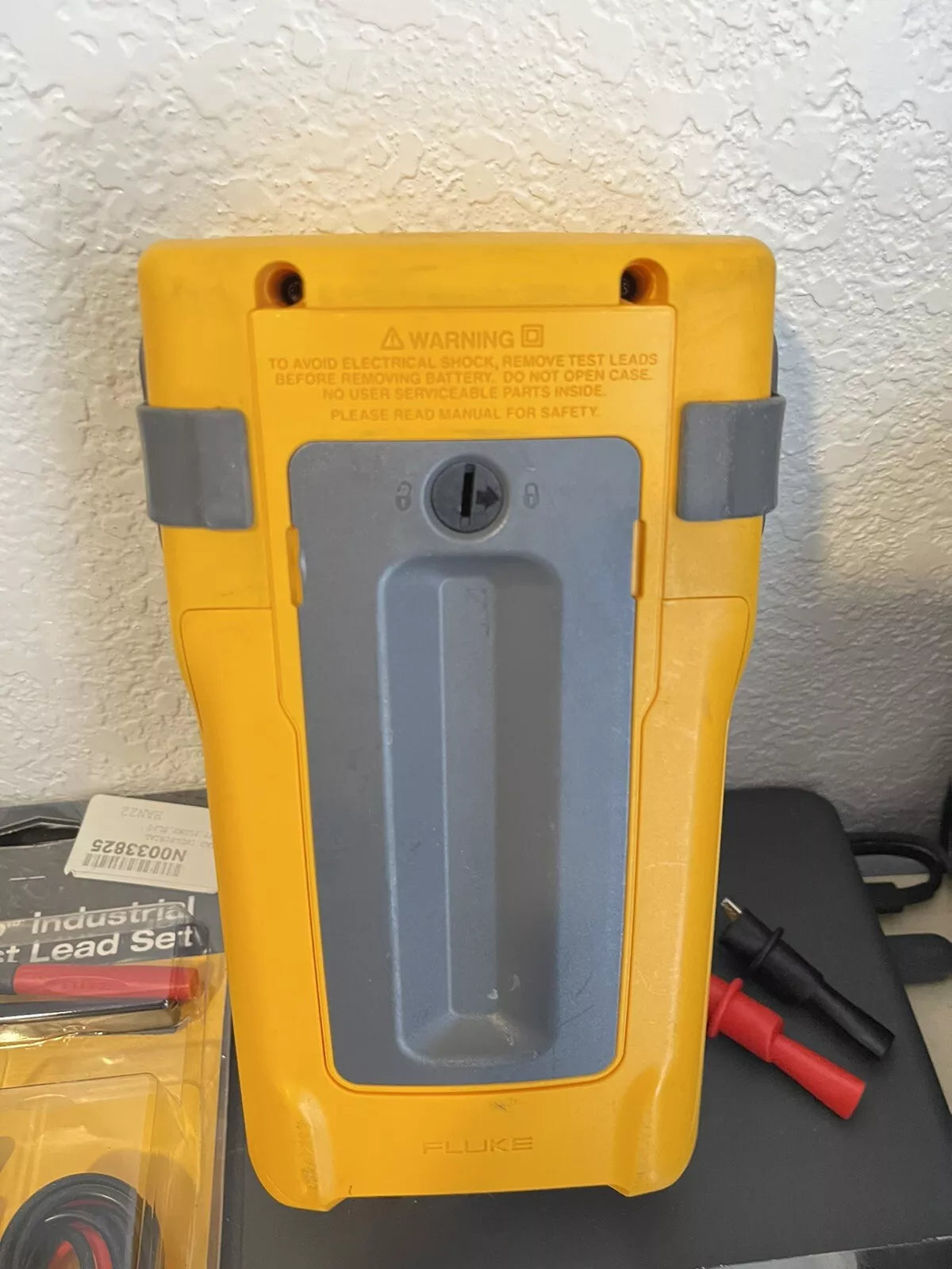 Fluke 753 Multifunction Documenting Process Calibrator with New Accessories