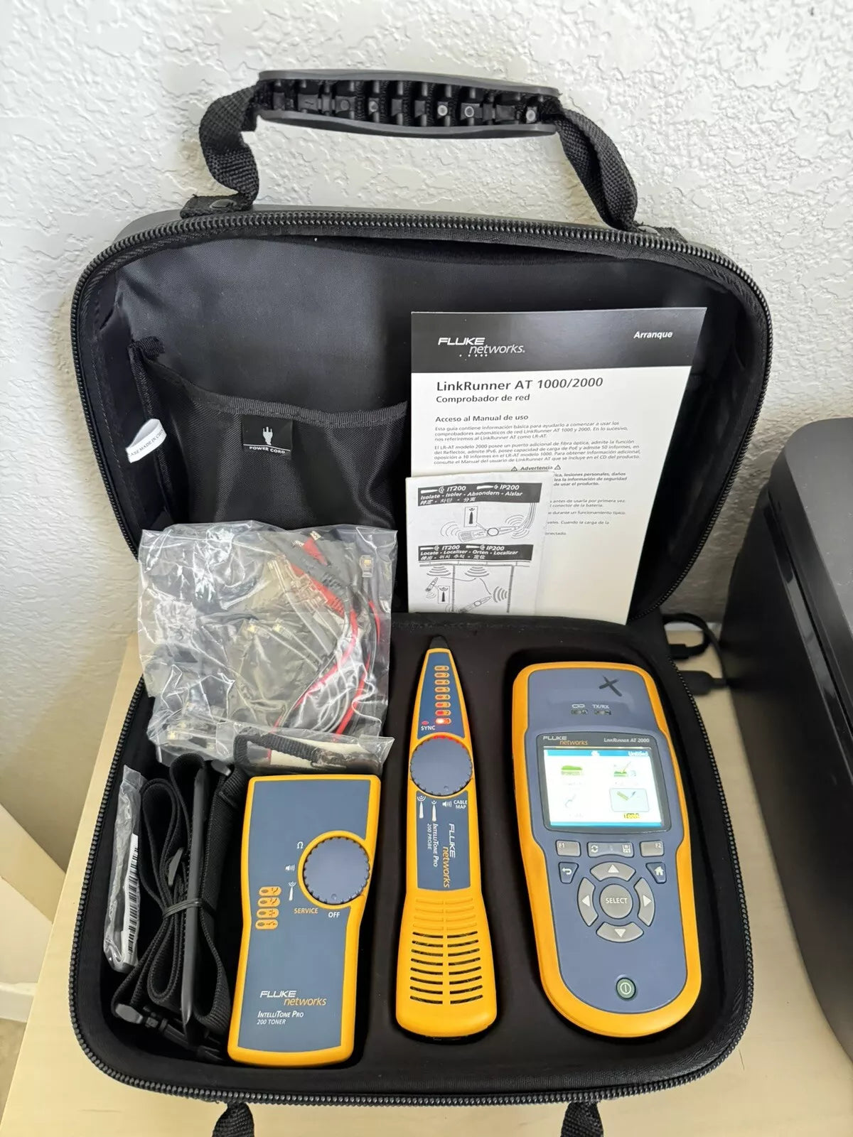 Fluke Networks LRAT-2000 LinkRunner AT-2000 Tester Kit (READ) Missing Port
