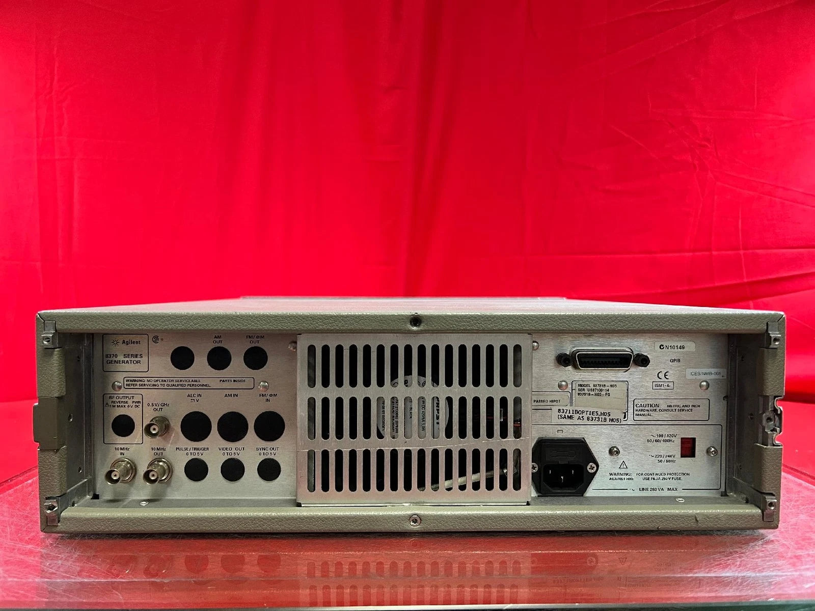 Agilent Keysight 83711B Synthesized CW Generator 1-20GHz SN US37100114 AS-IS