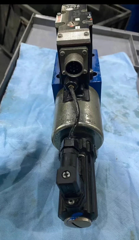 R900927230 4WREE10E75-2X/G24K31/A1V Hydraulic Directional Control Valve