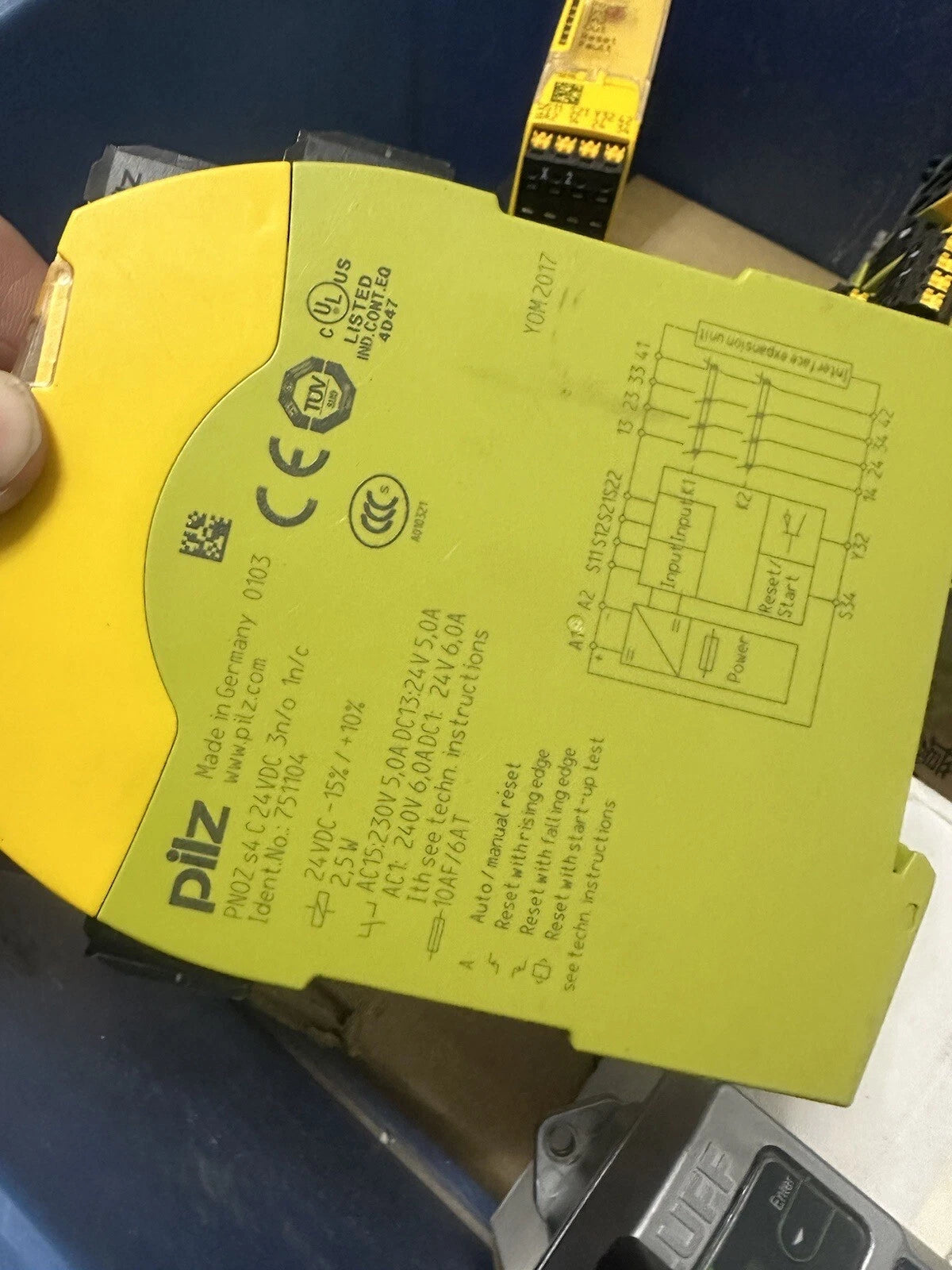 PILZ PNOZ s4 C 751104 Safety Relay with 24 VDC, 3 N/O, 1 N/C