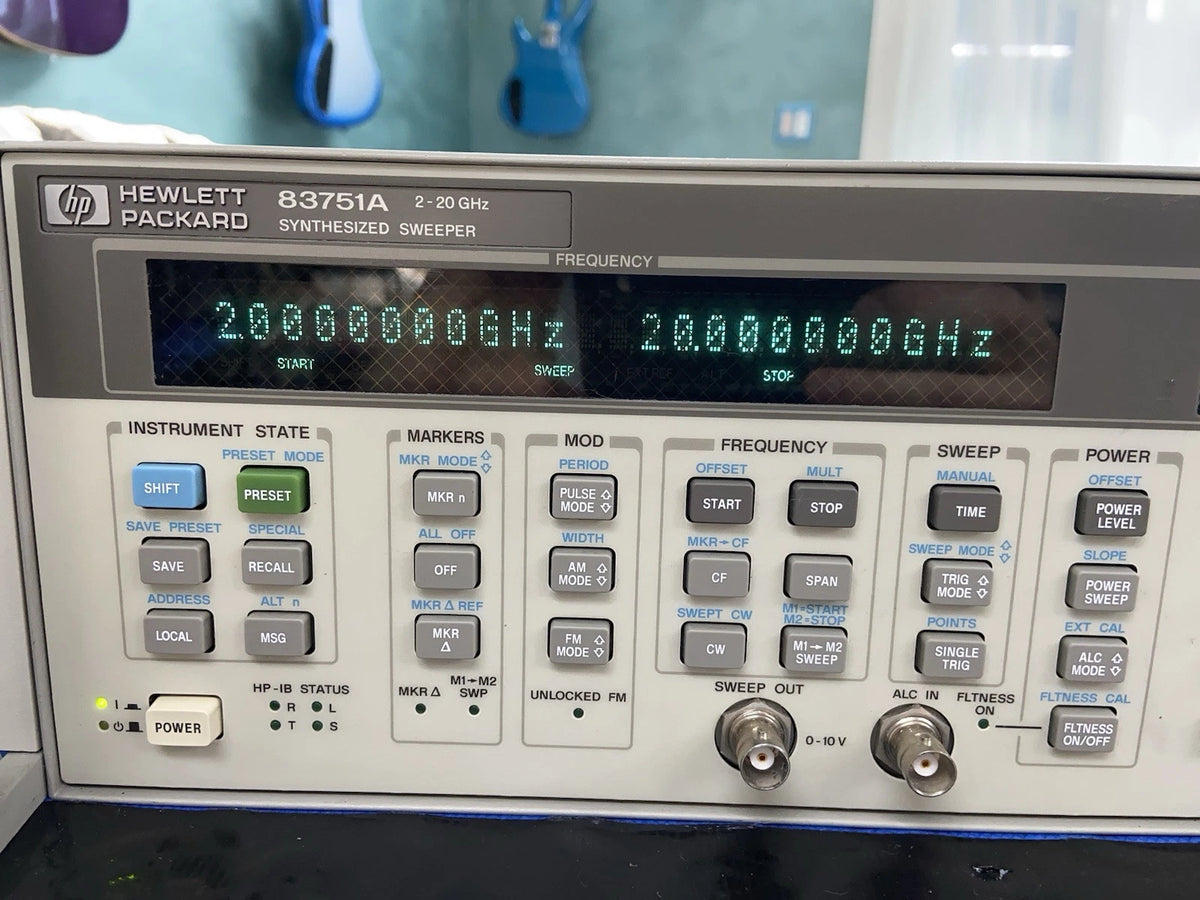HP 83731A 2-20GHz Synthesized Sweep/CW Signal Generator CAL’d with Option 1E4 1E5