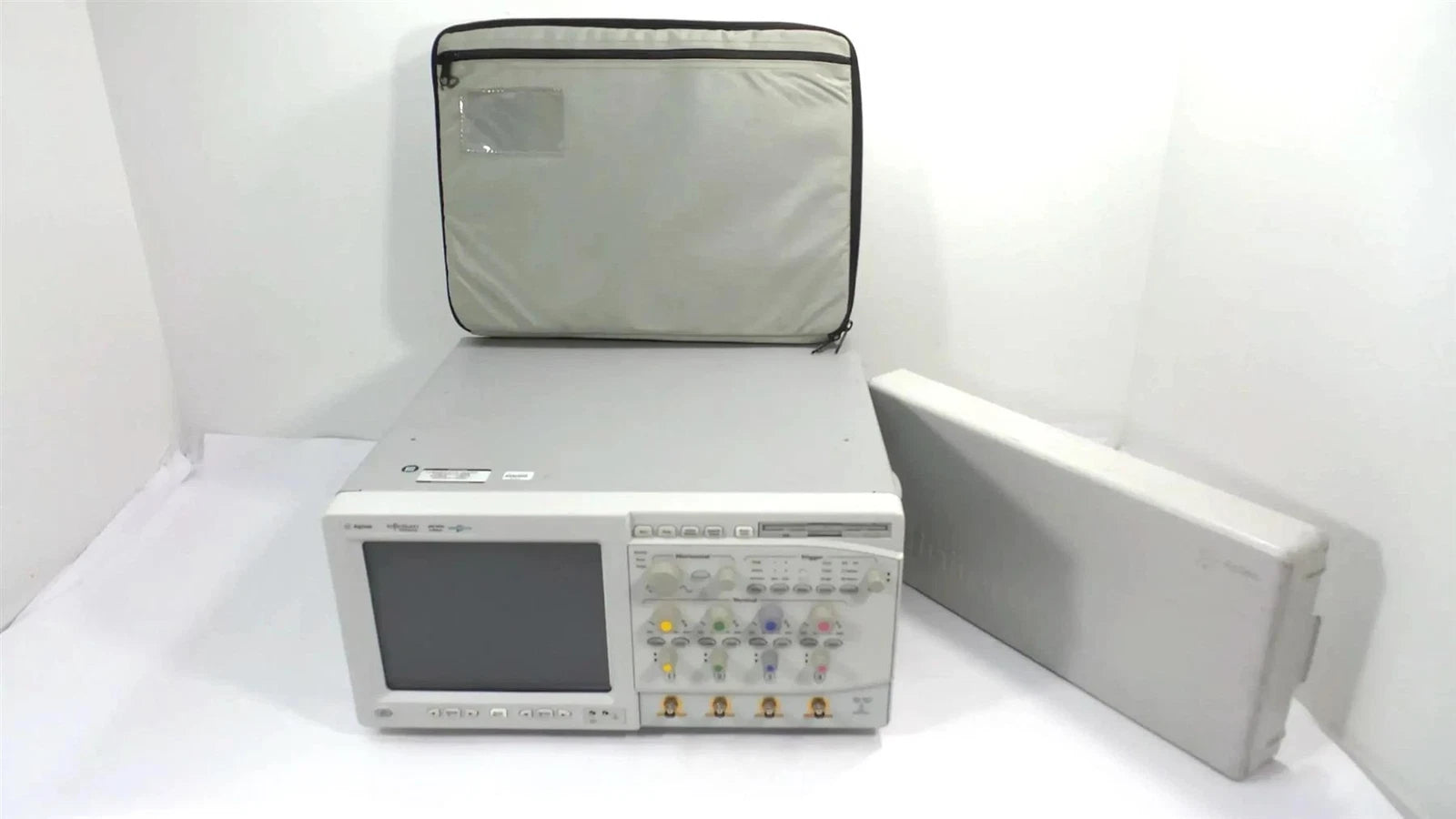 Agilent 54831M Infiniium Oscilloscope 600 MHz 4 GS/a with Accessories