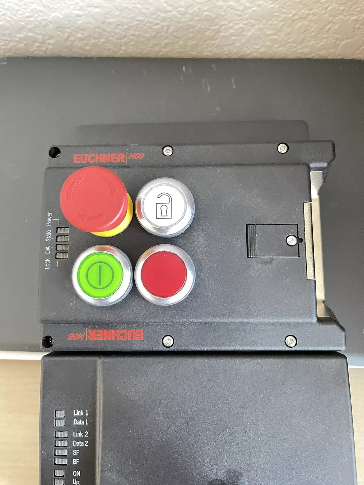 EUCHNER MGB-L1B-PNA-R-136428 Safety Switch Unicode