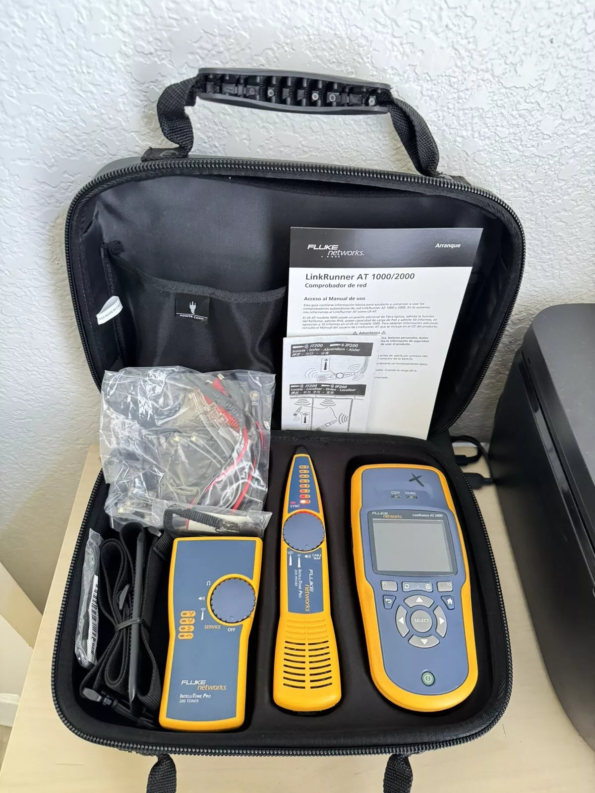Fluke Networks LRAT-2000 LinkRunner AT-2000 Tester Kit (READ) Missing Port
