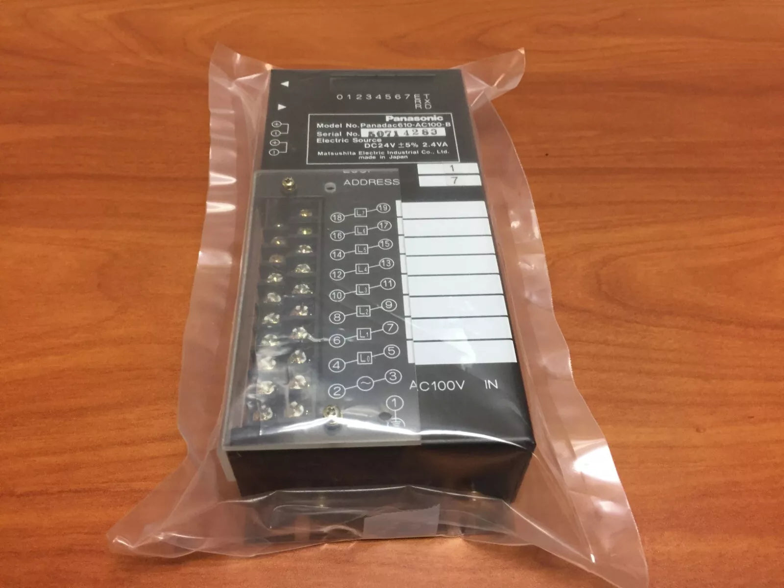 Panasonic Panadac-610-AC100-B AC 100 to 24VDC 2.4VA Power Supply