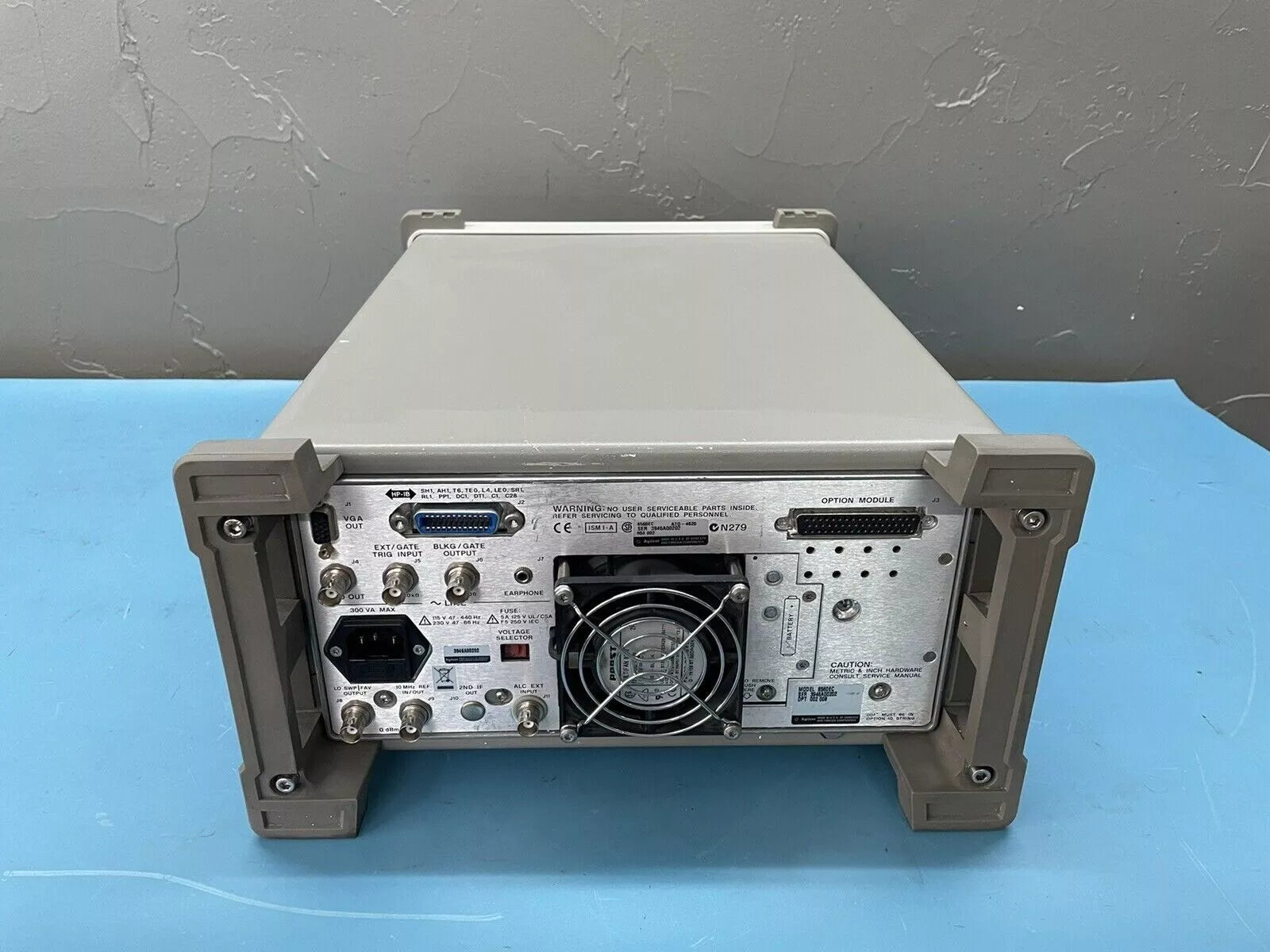 HP 8560EC Spectrum Analyzer with Tracking Generator Calibrated Opt 002 Mmm