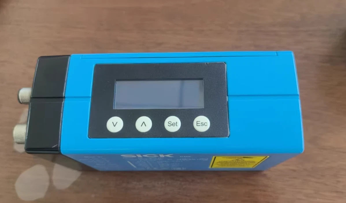 1pcs DME4000-112 1029788 sensor