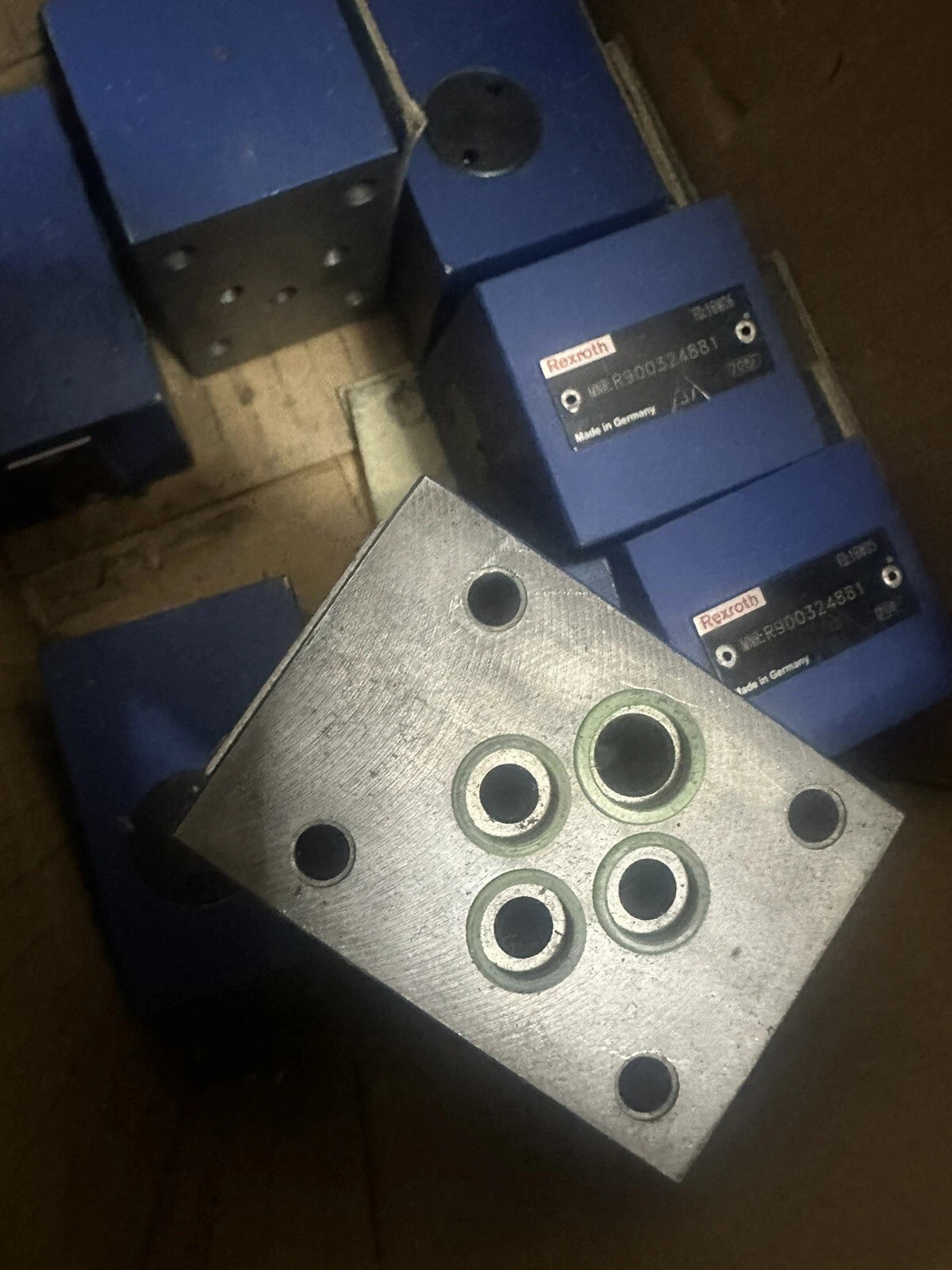 Rexroth R900324881 Hydraulic Directional Control Valve