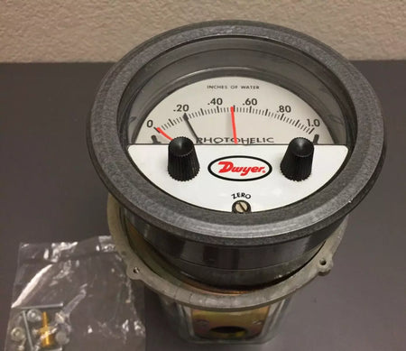 Dwyer A3005 Photohelic Pressure Switch/Gage Indicator