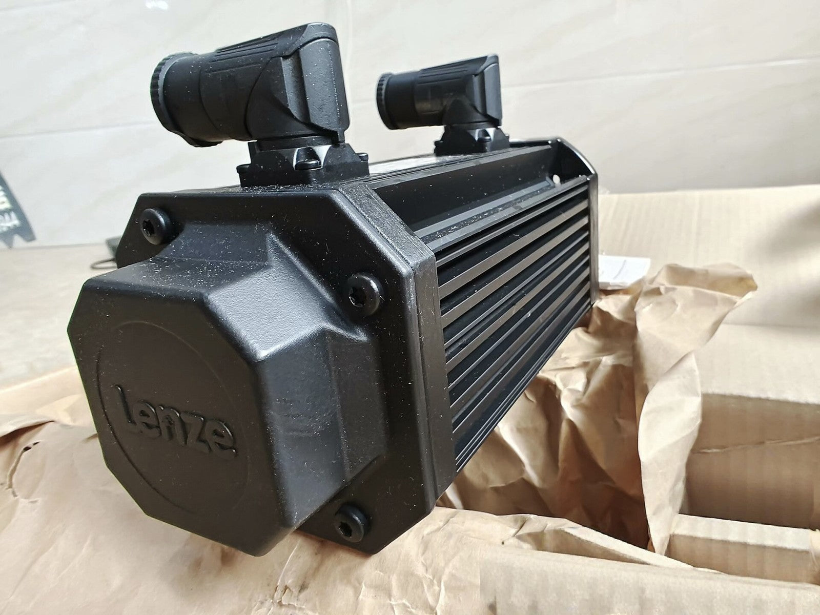 Lenze MDSKSRS056-23 Servo Motor Inverter