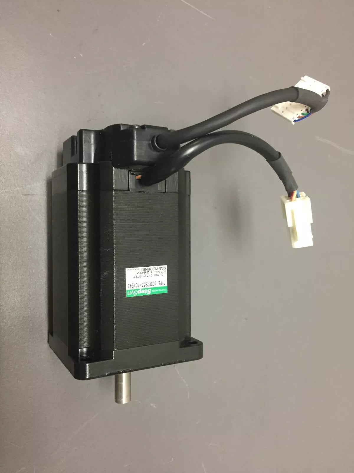 Sanyo Denki Type 103F7853-70XE43 StepSyn Stepping Motor