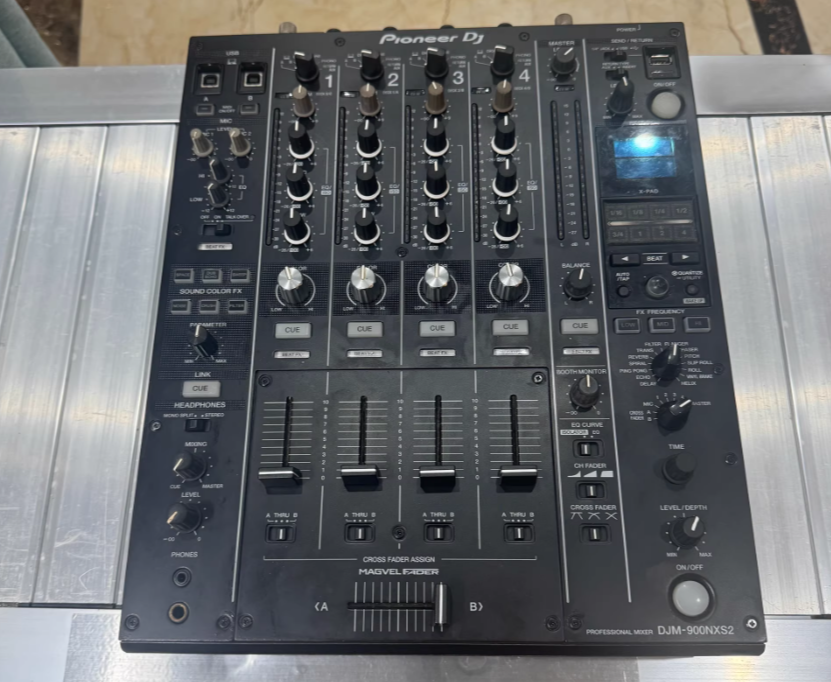 Pioneer DJM-900NXS2 Digital DJ Mixer