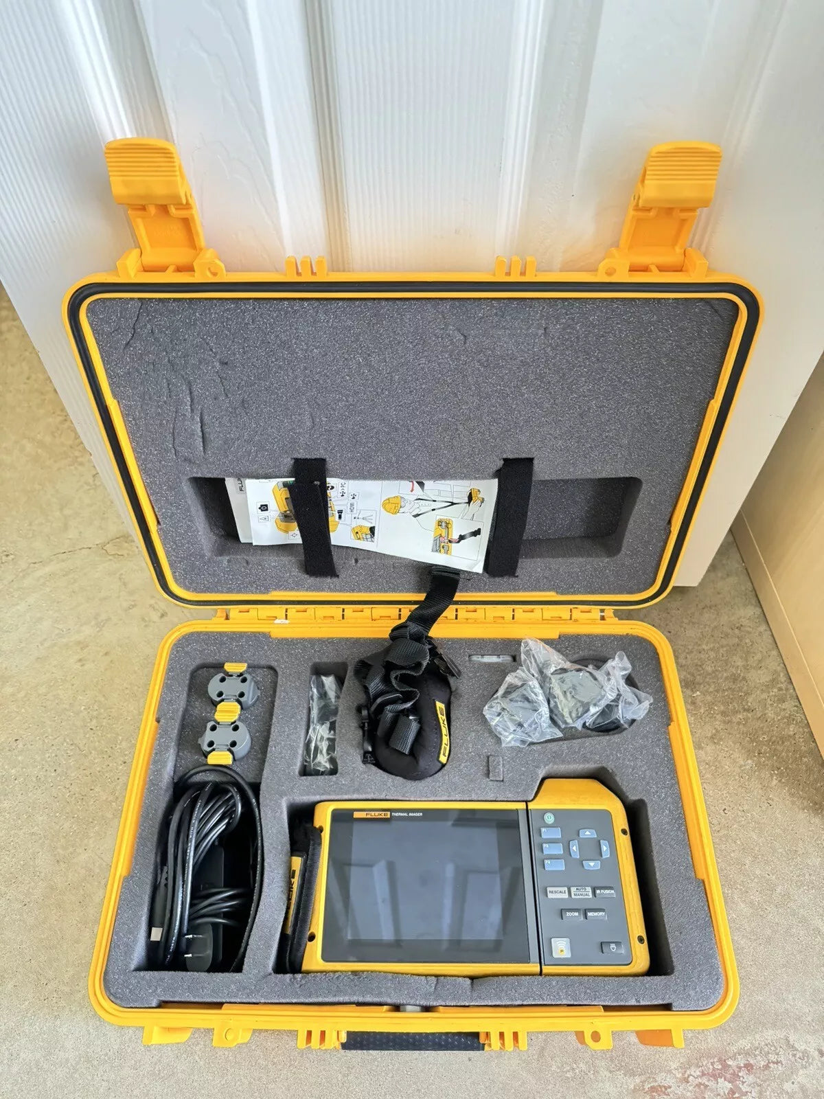 FLUKE FLK-TIX501 60Hz Infrared Camera Color LCD - Next Day Shipping