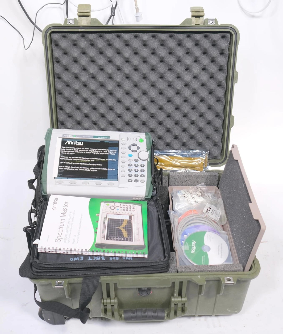 Anritsu MS2721B Spectrum Analyzer 9kHz - 7.1GHz Opt 20 Tracking Generator w Case