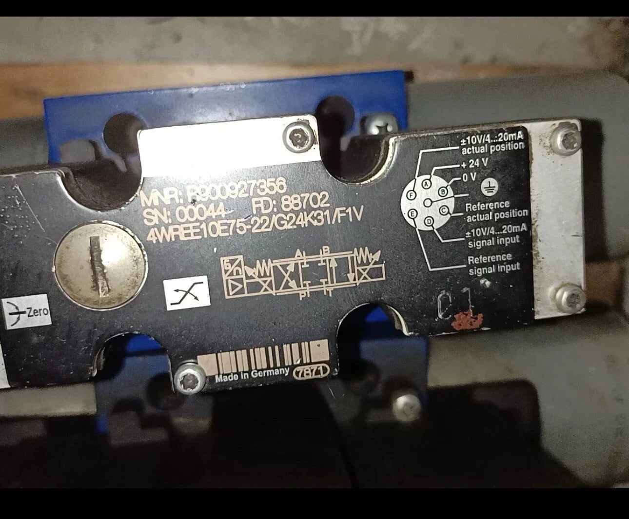 Rexroth R900927356 4WREE10E75-22/G24K31/F1V Hydraulic Directional Control Valve