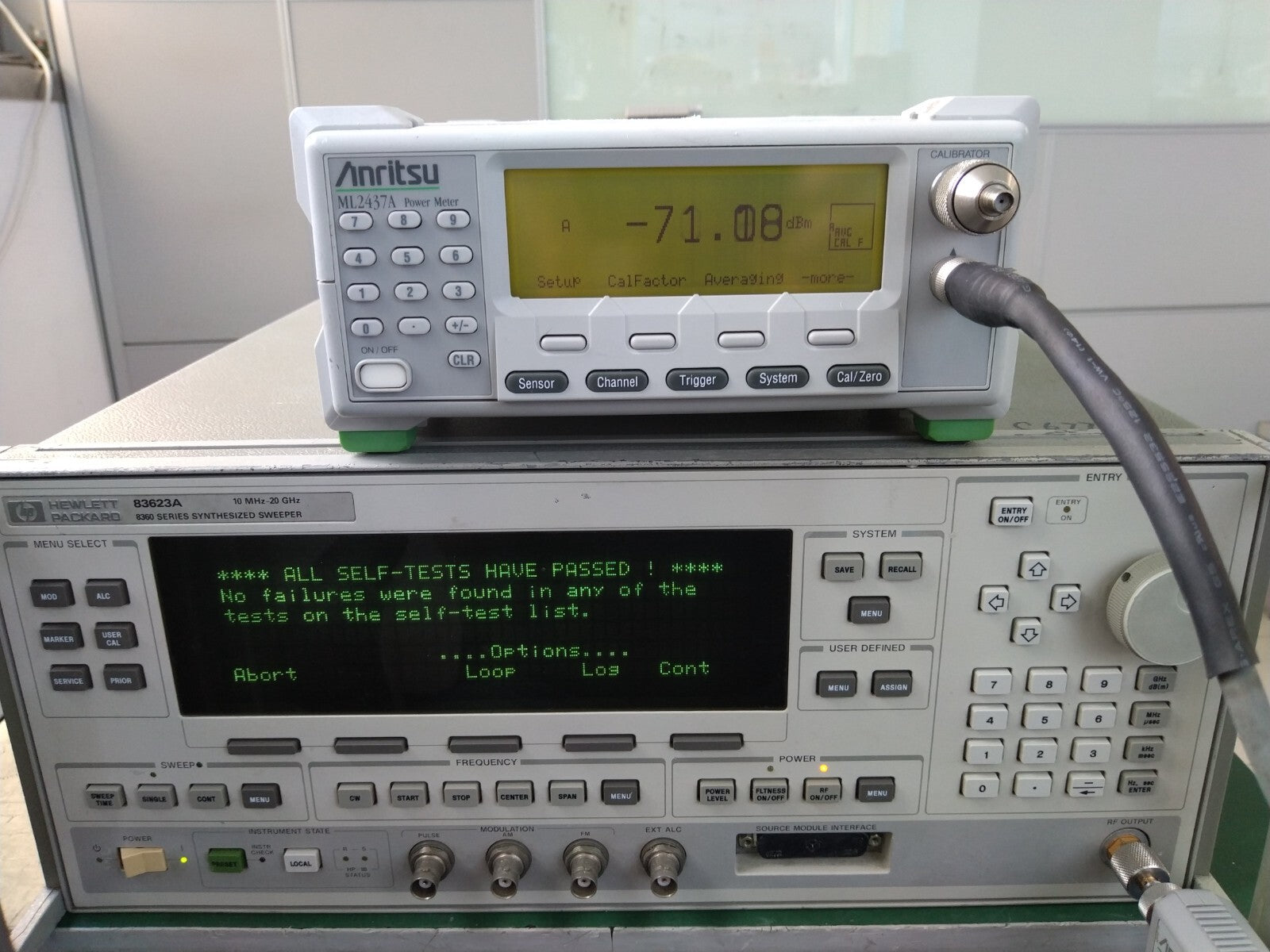 HP Agilent 83623A 10MHz-20GHz Synthesized Sweep Signal Generator_0776