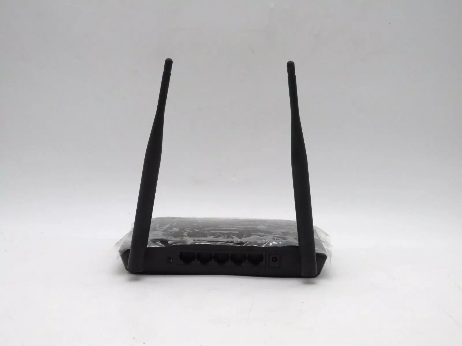 D-Link DIR-615 Wi-Fi Router with Fast Ethernet Ports and High-Gain Antennas