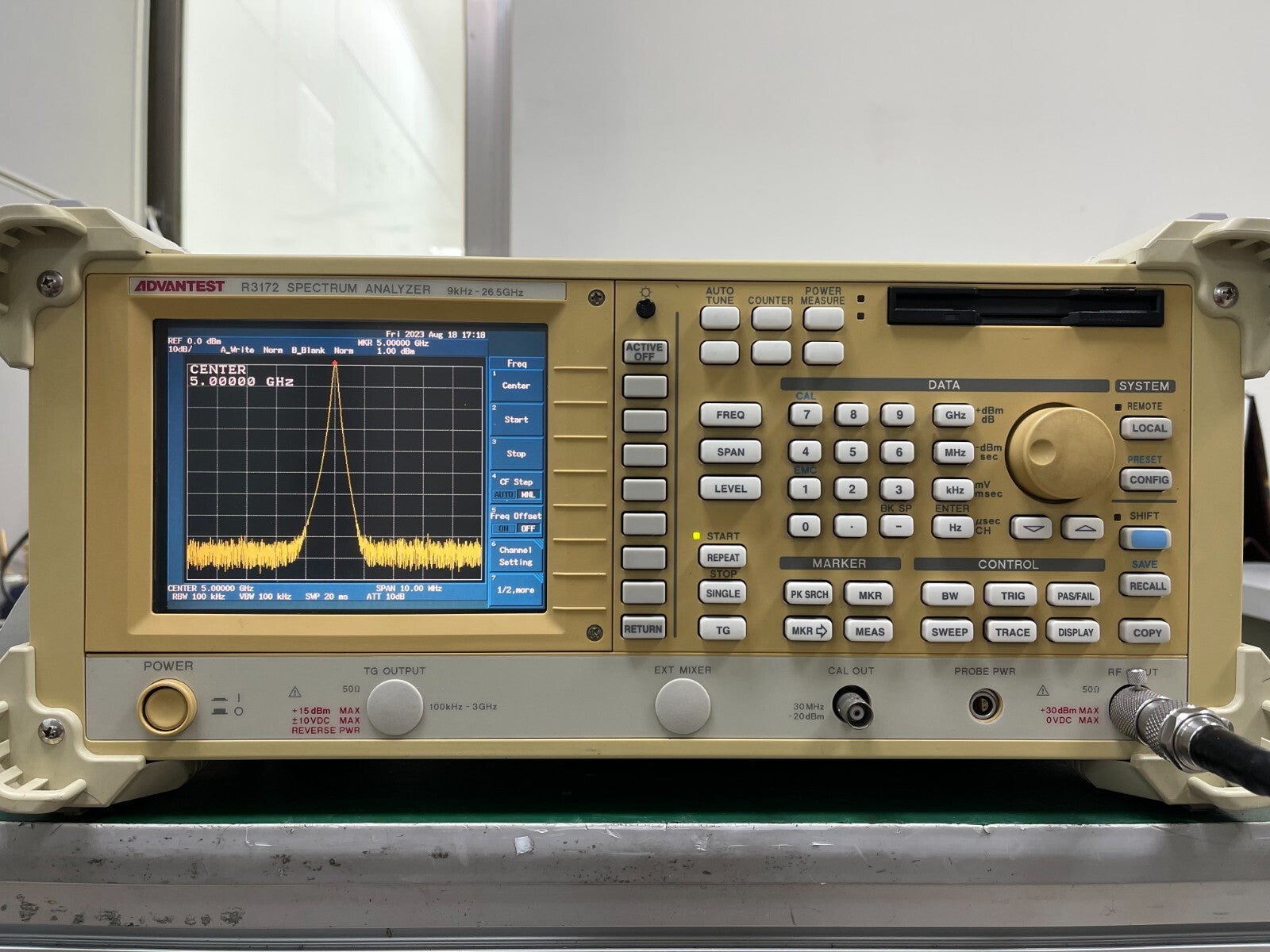 Advantest R3172 Spectrum Analyzer 9KHz - 26.5GHz - XG eqpt