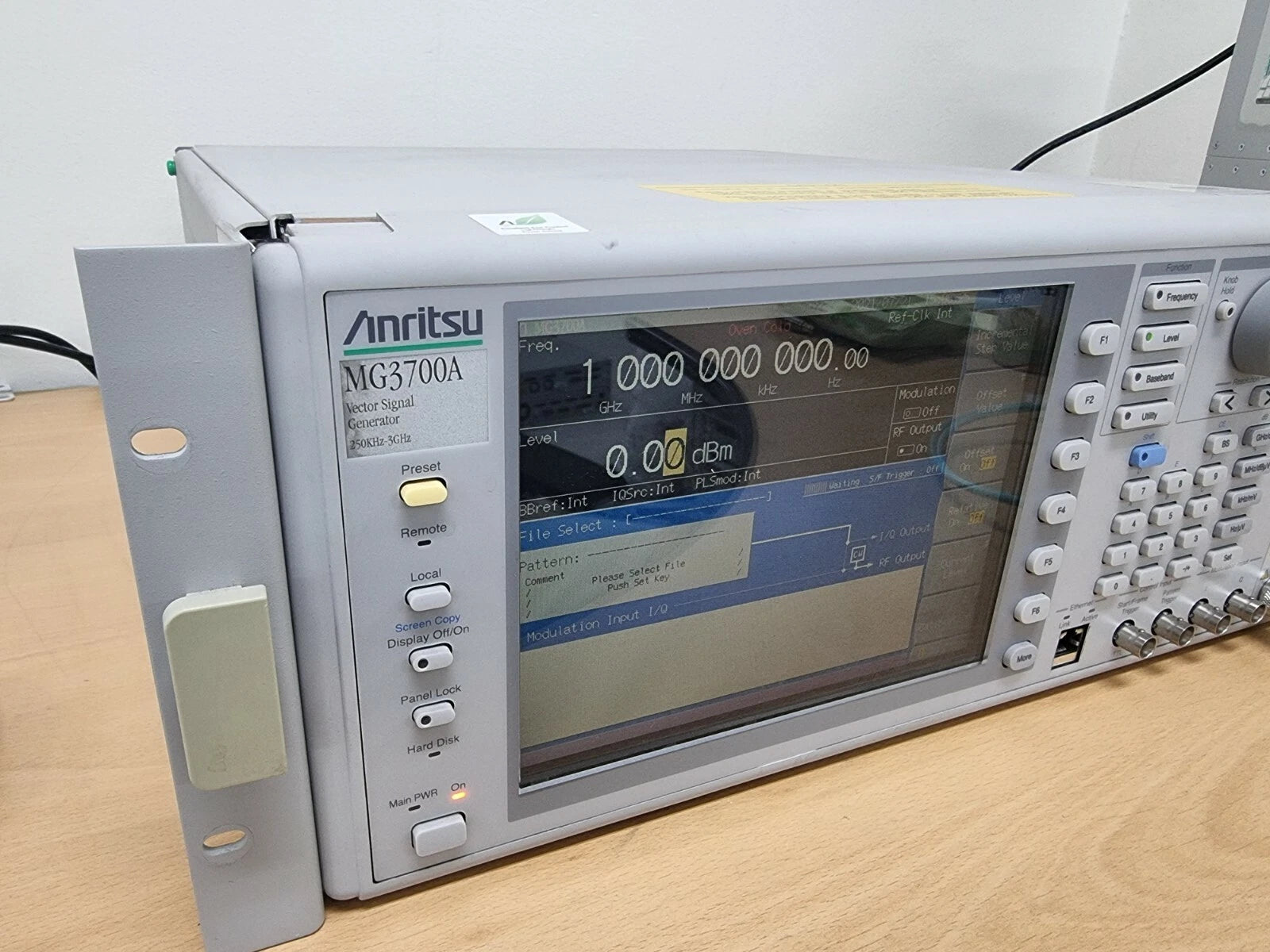 Anritsu MG3700A Vector Signal Generator 250kHz - 3GHz Opt. 02 21_As-is