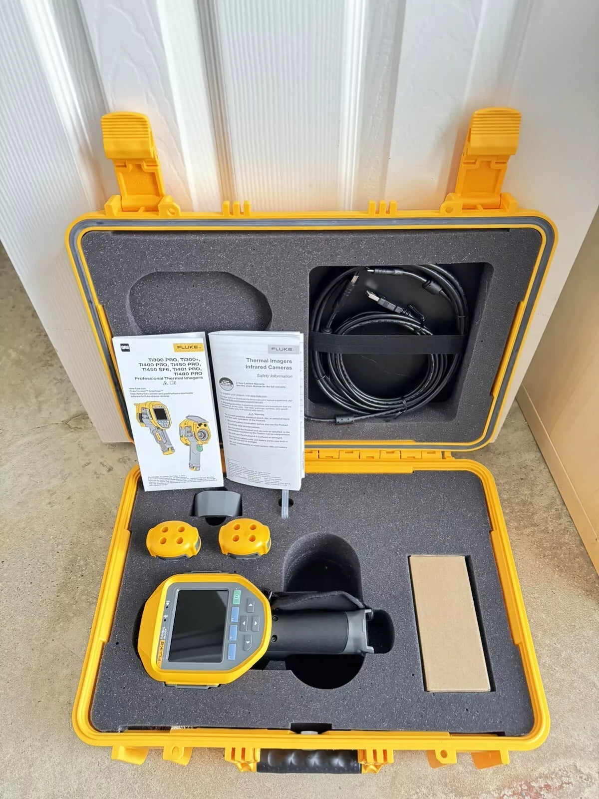 FLUKE TI480PRO IR Camera 60Hz, 640 x 480 Resolution, 2 Batteries with Charger & Case
