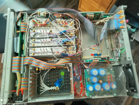 COMSTRON CORPORATION Frequency Synthesizer FS2000B