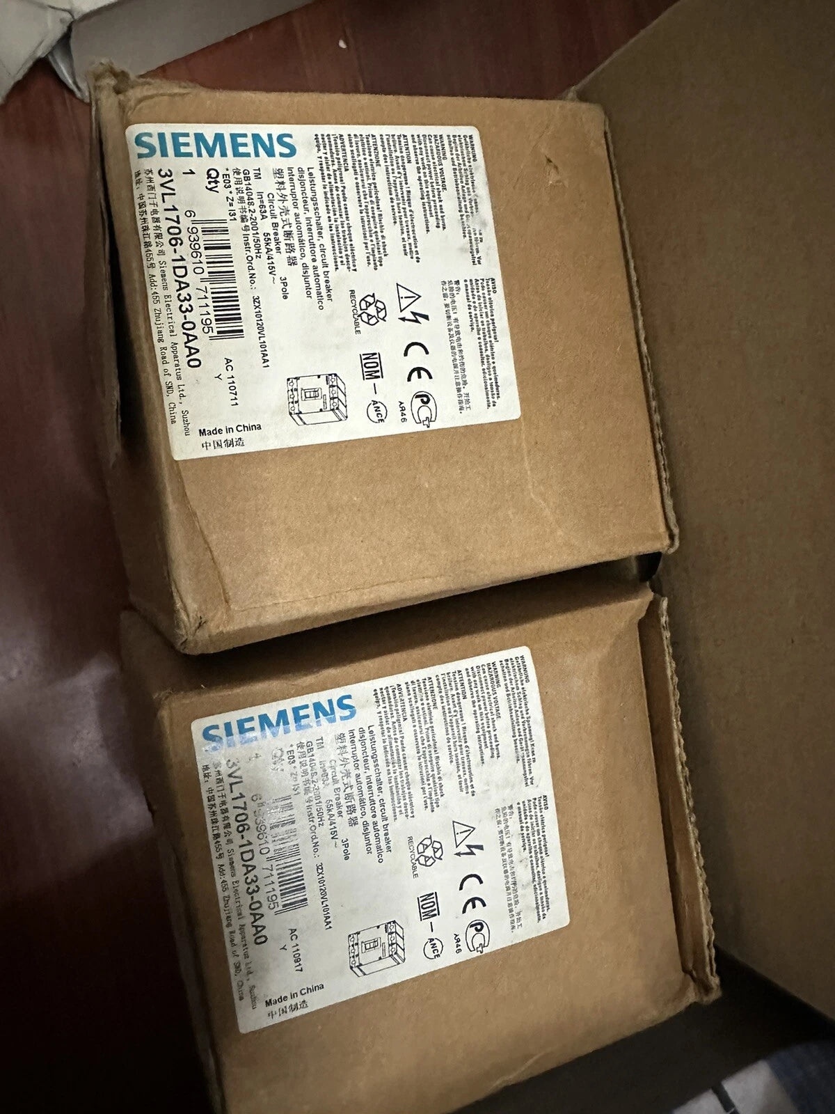 Siemens 3VL1706-1DA33-0AA0 Circuit Breaker: 3 Pole, 125 Amp, MCCB Type