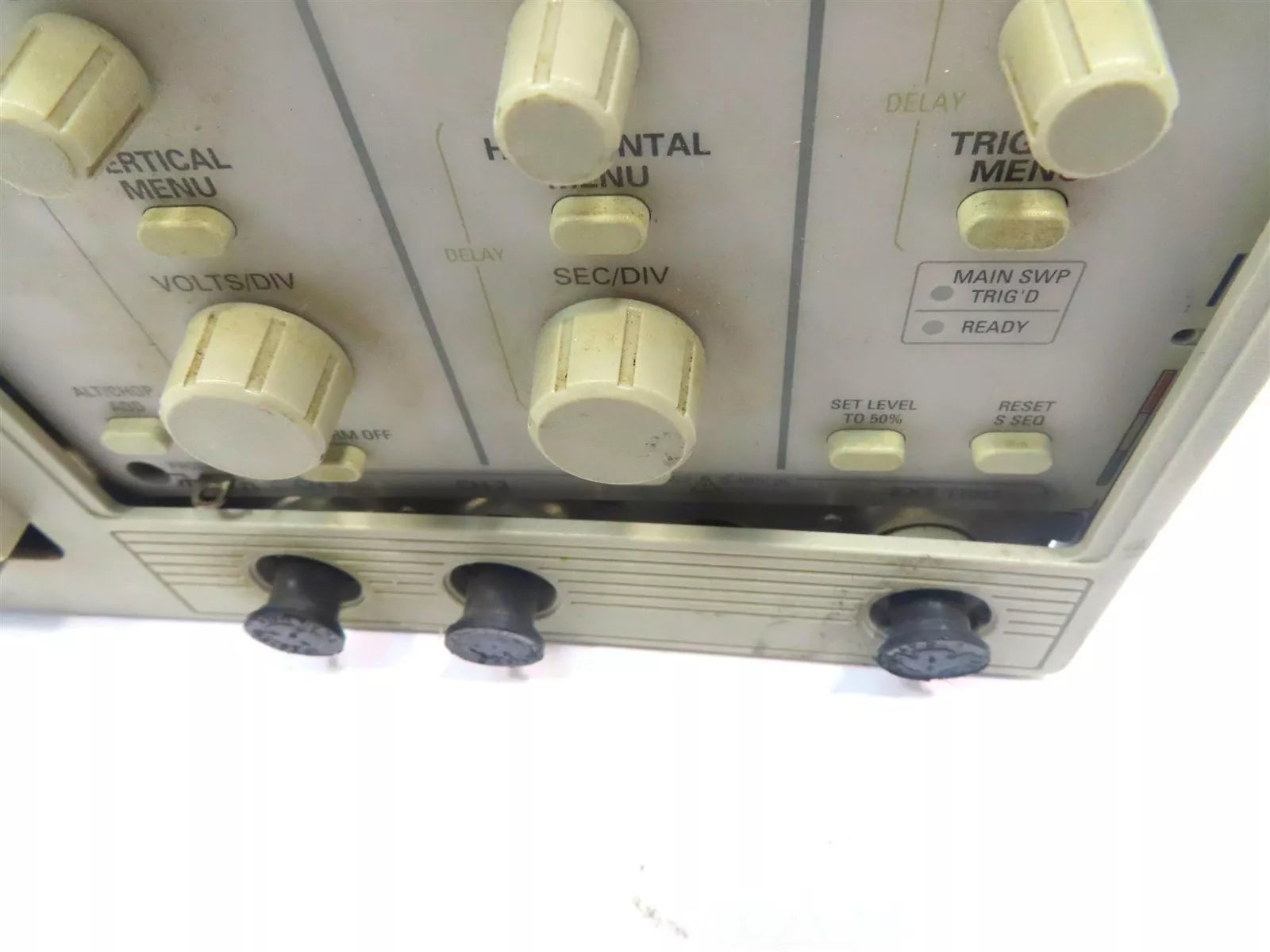 Tektronix TAS465 2-Channel 100MHz Oscilloscope for Precise Measurements