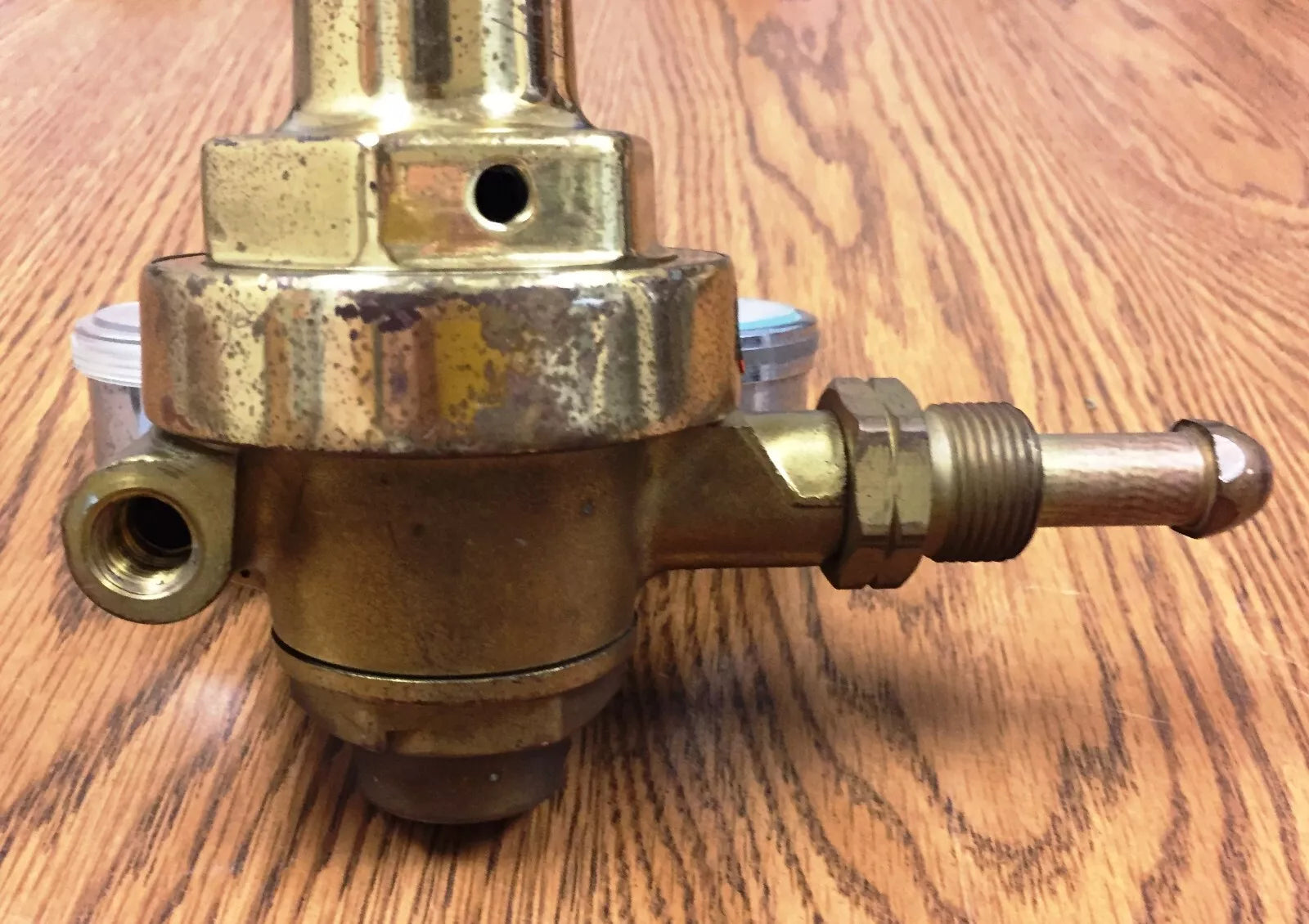 Matheson 19-590 Gas Regulator with 2 Matheson Gauges