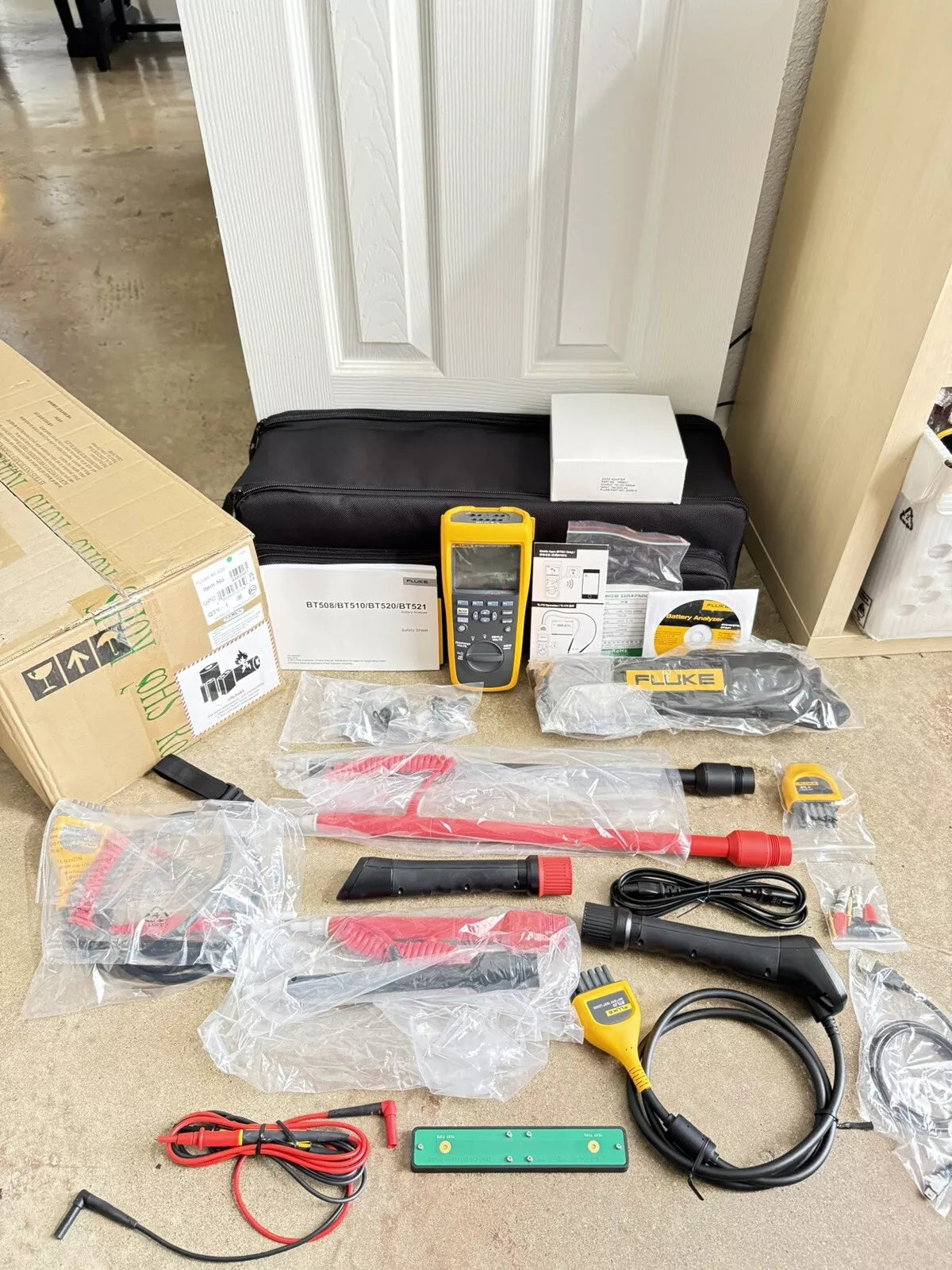 FLUKE BT520 Battery Analyzer Kit - New Sealed