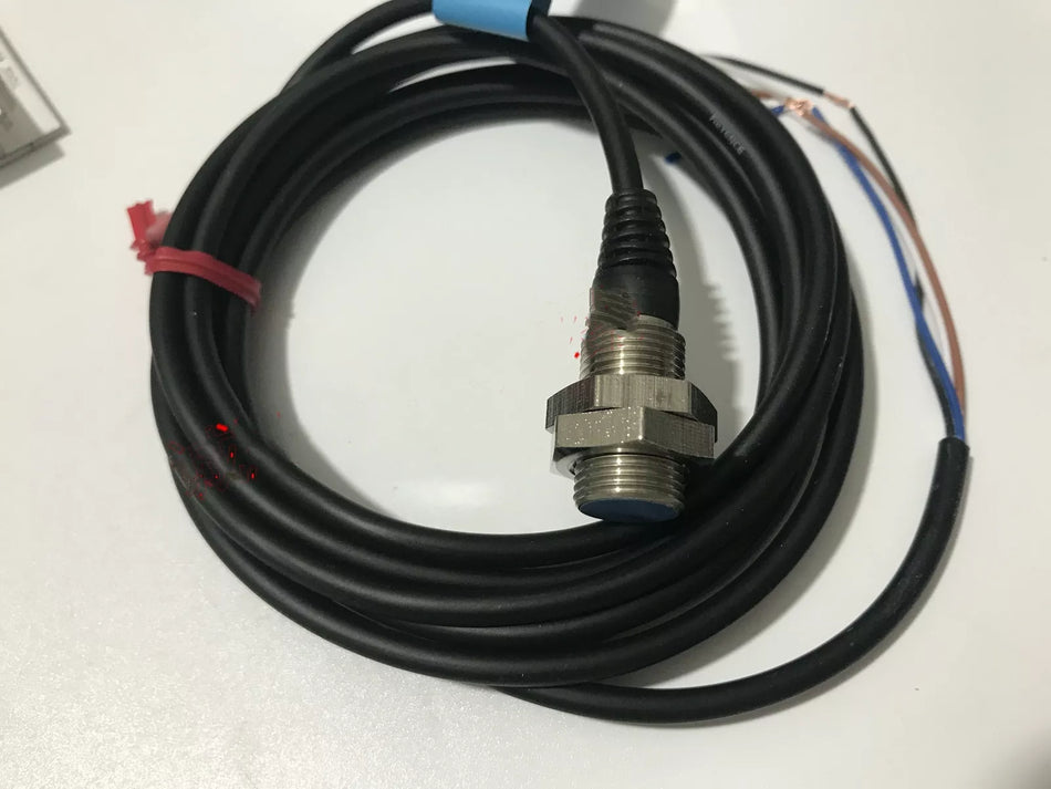 Keyence EZ-12M Proximity Sensor Switch - 1PC New in Box