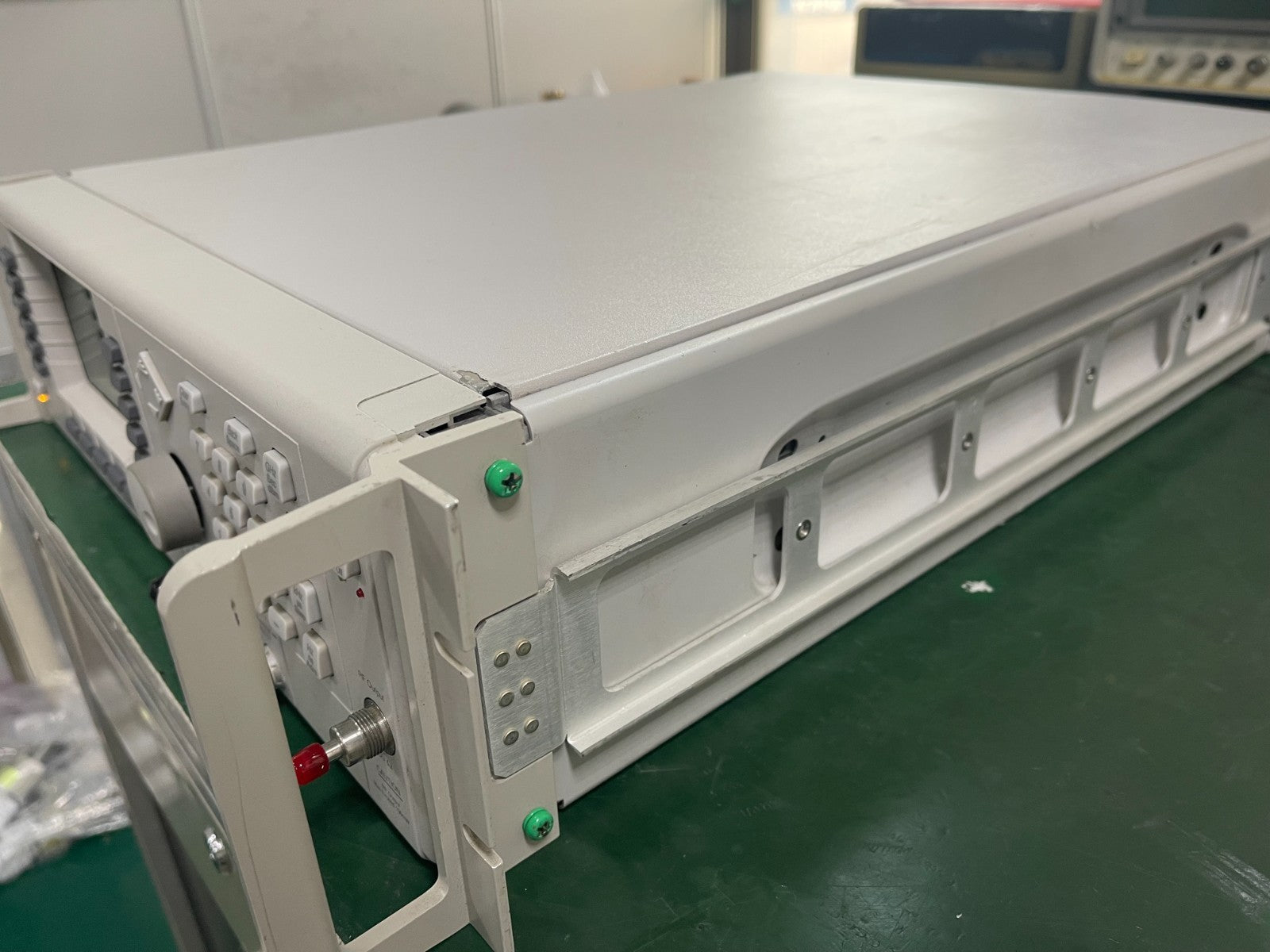 Anritsu 69347B Synthesized Signal Generator 10MHz - 20GHz , w/8 , 11 , 14 _4120