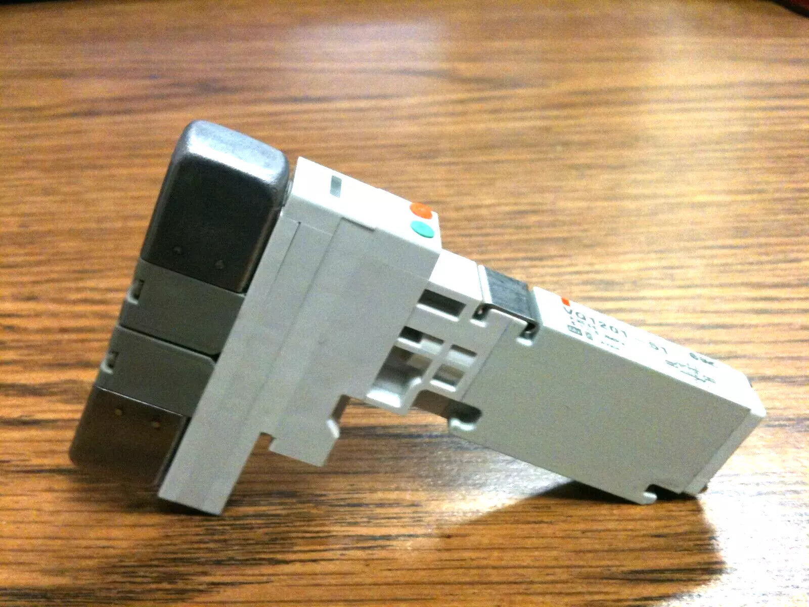 SMC VQ1201-51 Solenoid Air Control Valve: VQ1000 Series, 24V DC