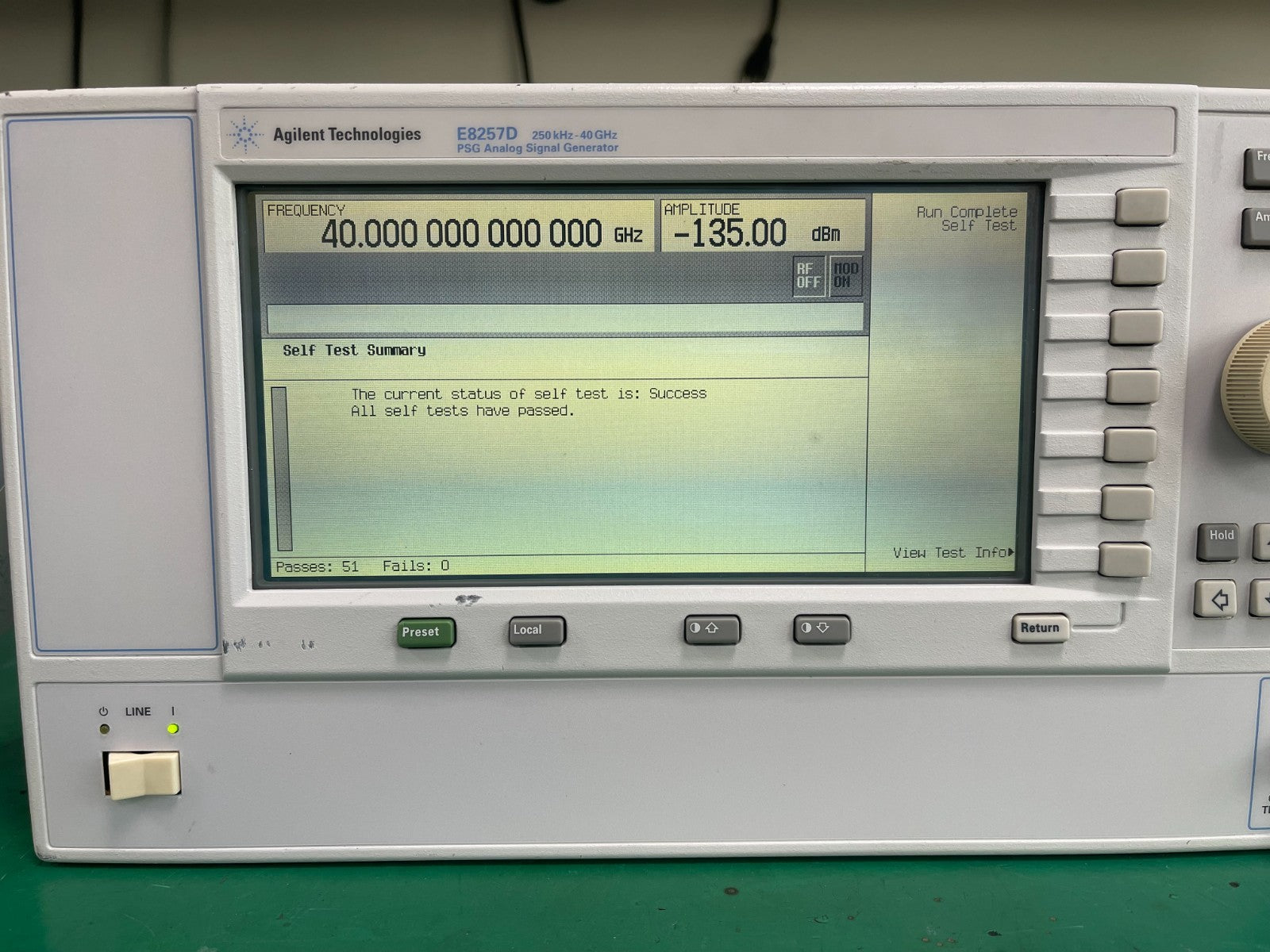 Agilent E8257D PSG Analog Signal Generator 250KHz - 40GHz , 1E1 , 540, UNT, UNW