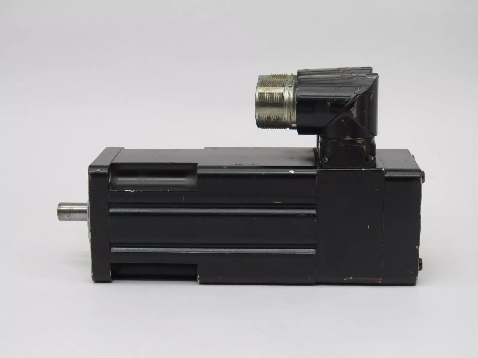 Allen Bradley MPL-A1530U-EJ72AA Servo Motor Kinetix Low Inertia 200V 63mm