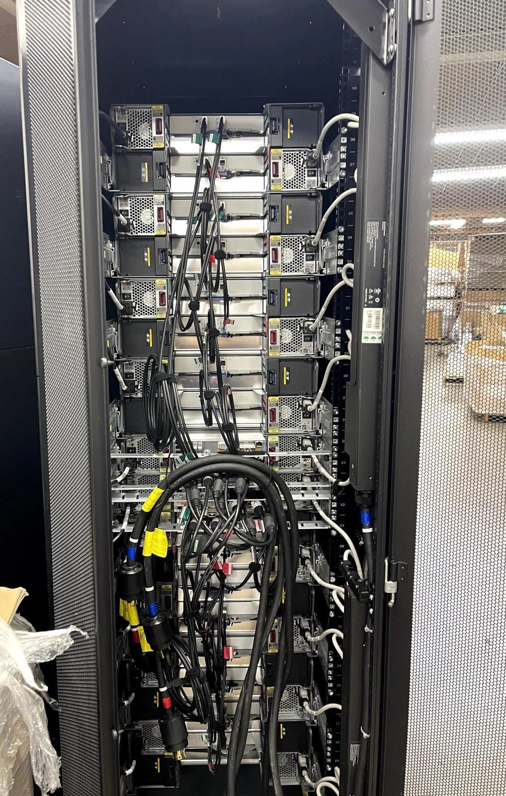 HPE 3PAR 8400 4 Node Disk Array 192x 6TB SAS K2P96A