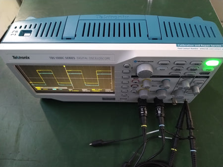 Tektronix TBS 1000C Digital Oscilloscope TBS1072C , TPP0100 probes are options