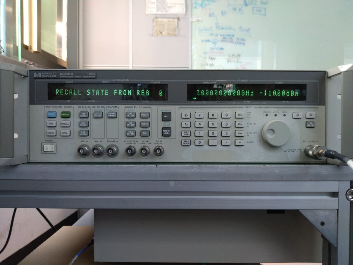HP Agilent 83731B 1GHz-20GHz Synthesized Signal Generator Opt.1E1 ,1E5 ,1E8_0236