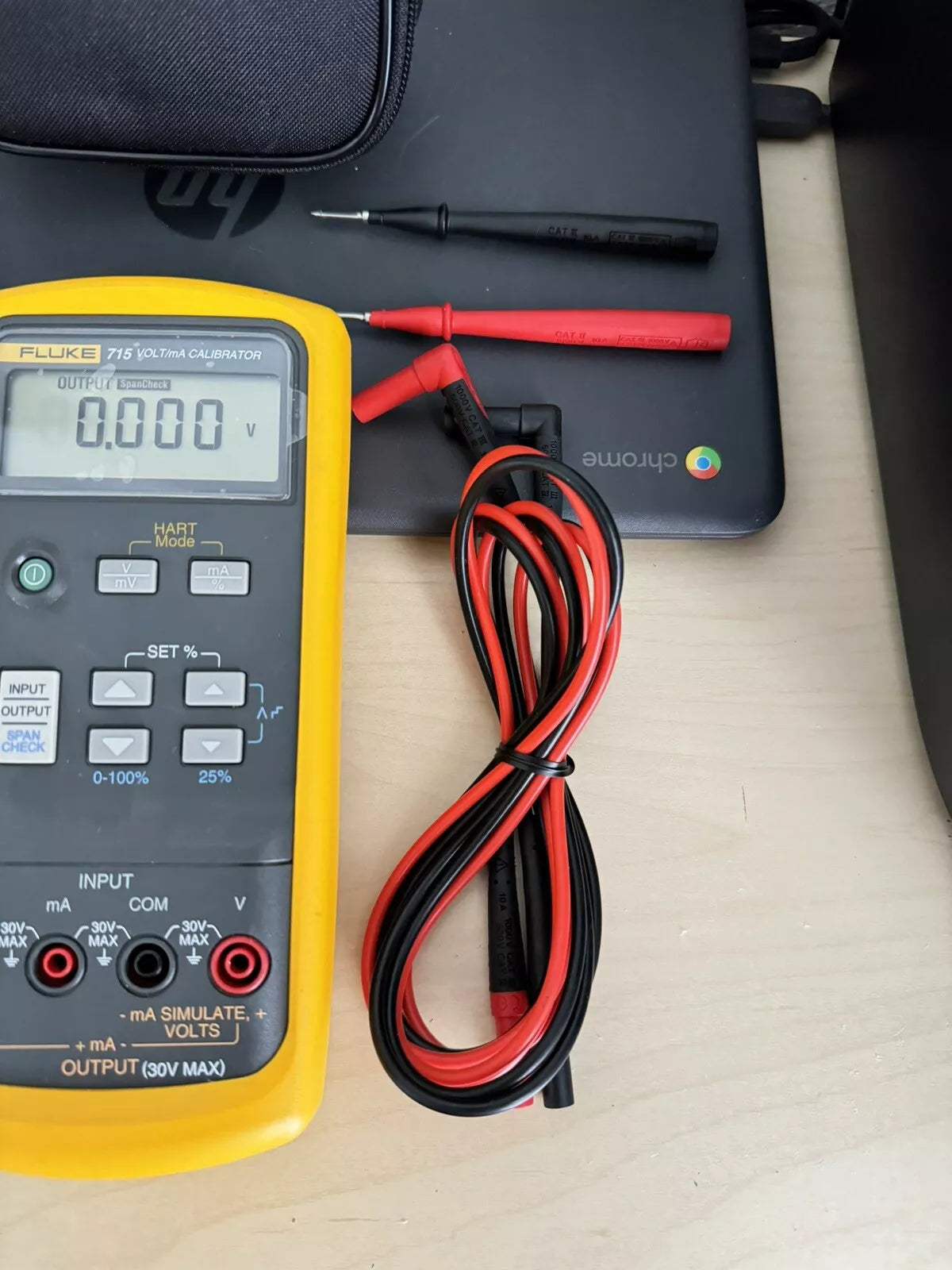 FLUKE 715 Volt/mA Calibrator with Accessories - Tested