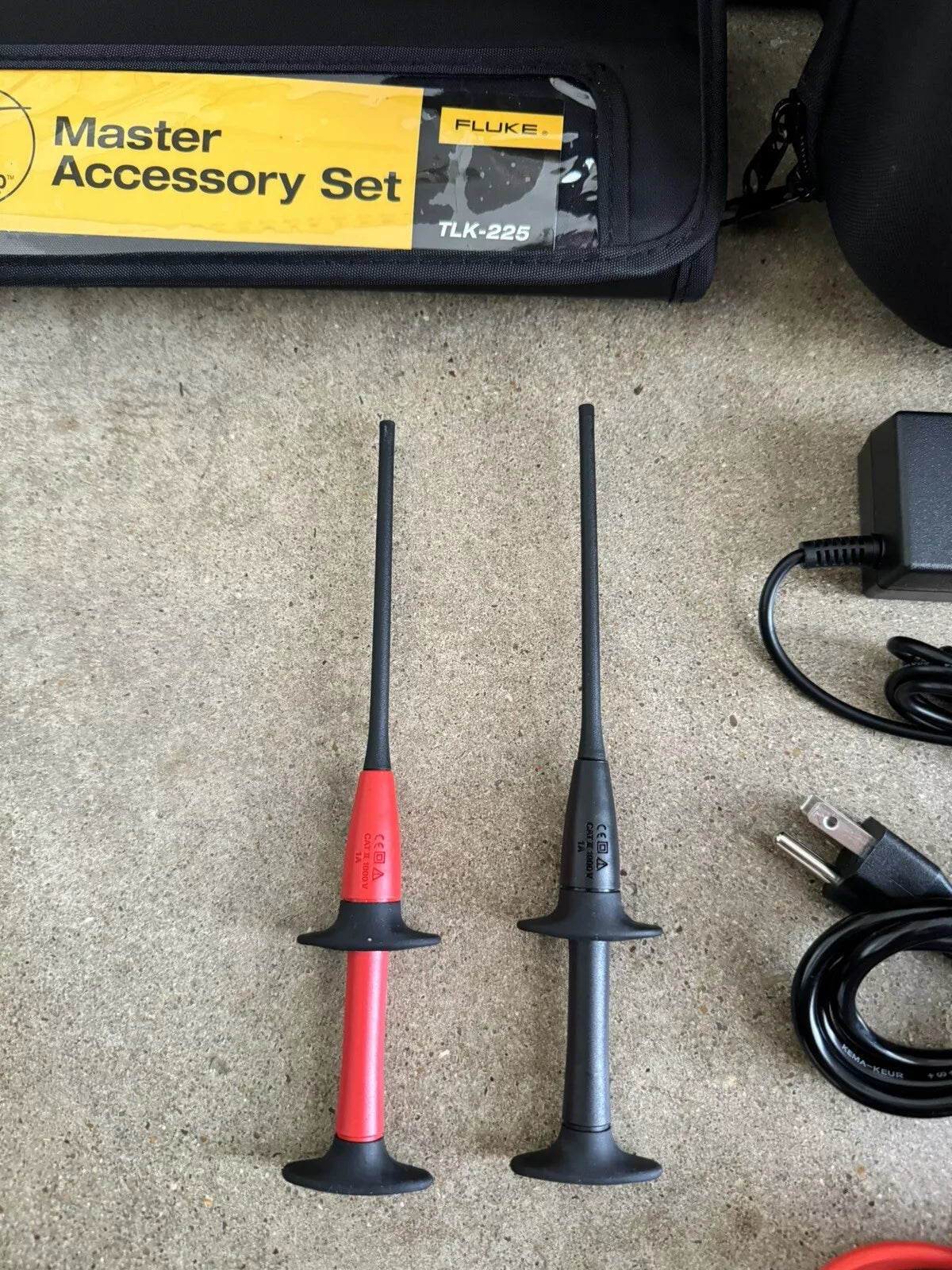 FLUKE 729 FC 300 PSI Automatic Pressure Calibrator with Accessories