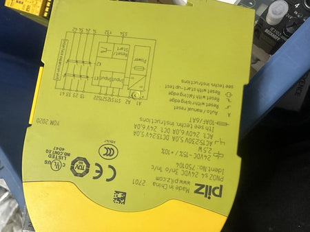Pilz PNOZ S4 Safety Relay 24VDC 3 N/O 1 N/C 750104