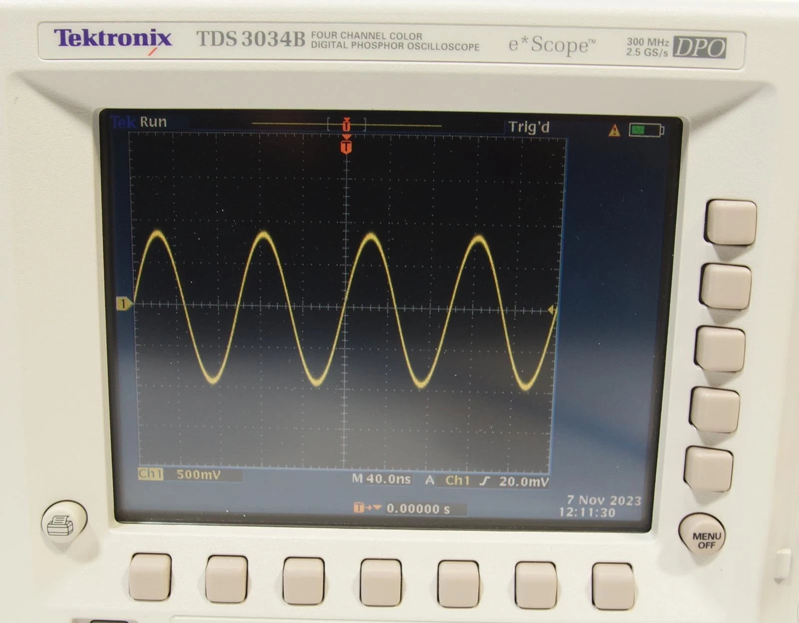 Tektronix TDS3034B 4 CH Digital Oscilloscope 300 MHz 2.5GS/s, FFT /TRG /TMT/ VID