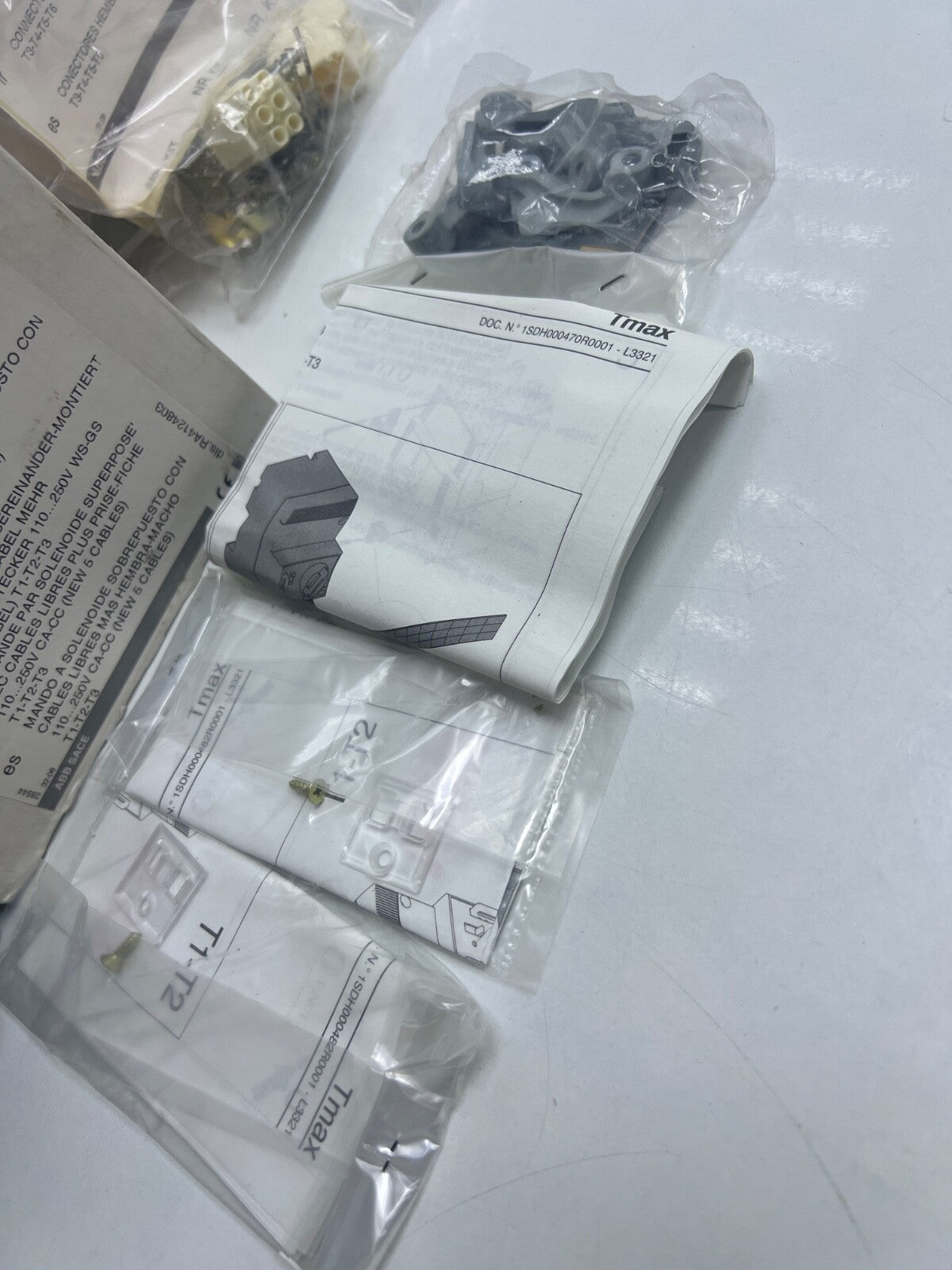 ABB SACE Tmax 1SDA059597R1 Circuit Breaker 110-250VAC/DC