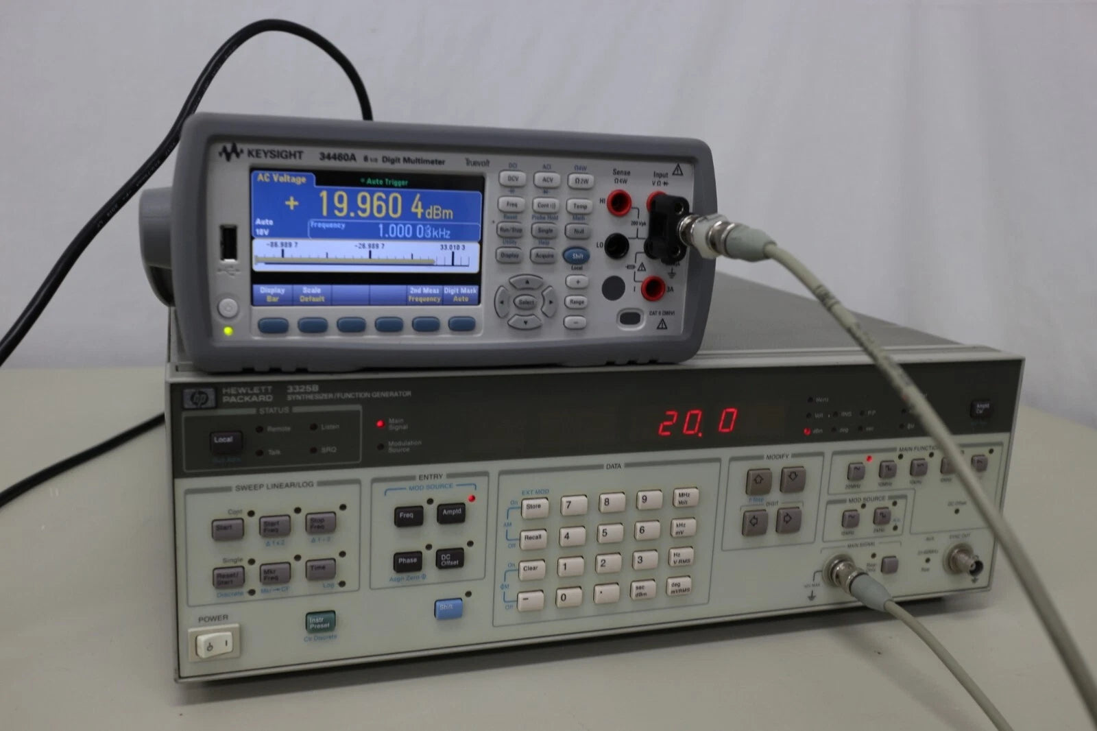 HP 3325B /001 21MHz Synthsized Generator