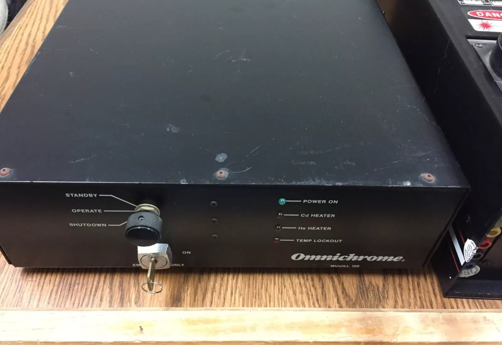 Omnichrome Model 3056R-2-SINS Laser & Model 100 Power Supply Controller