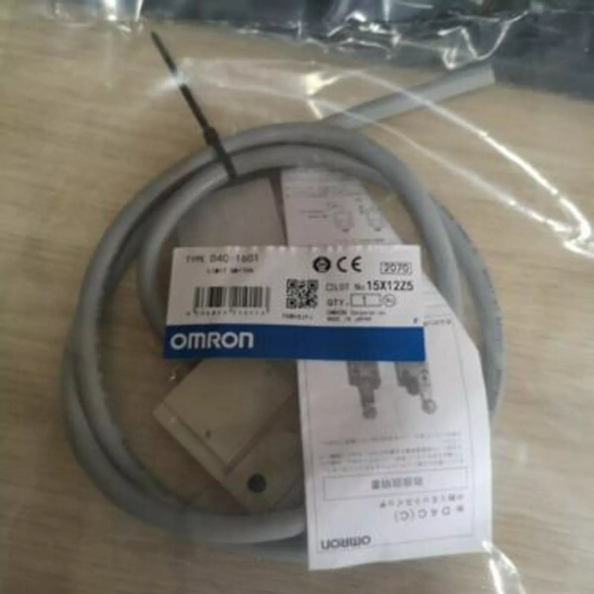 Omron D4C-1601 Limit Switch - New In Box - Expedited Shipping