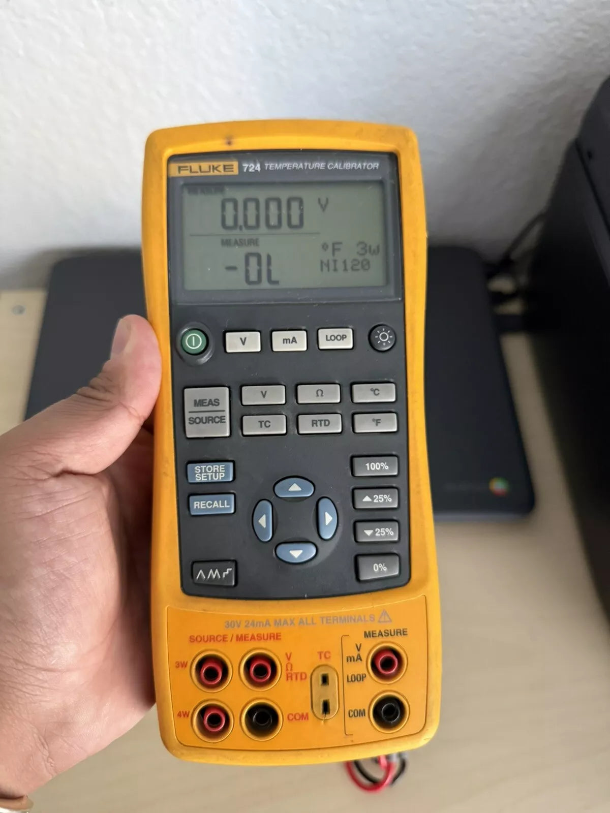 Fluke 724 Calibrator with Leads