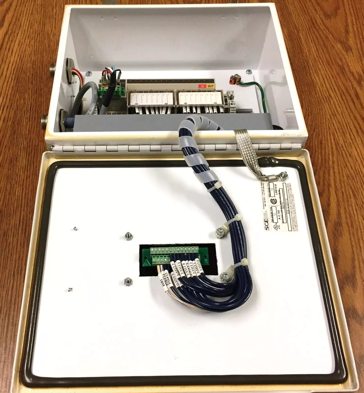 SCE SCE-1210CH-10 Industrial Control Panel with Omron DRT2-MD16TA Remote Terminal