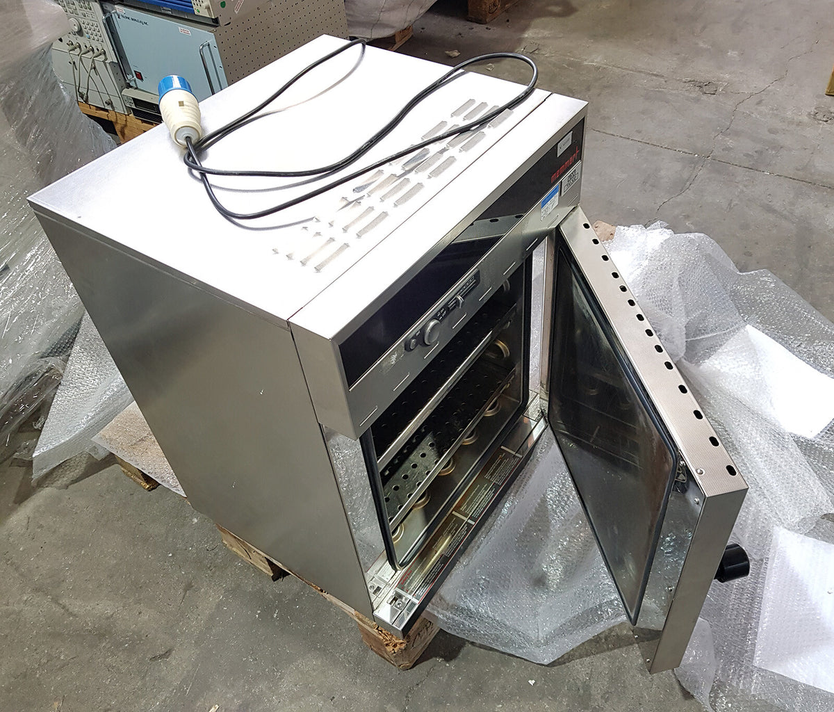 Memmert UFE 400 Laboratory Oven
